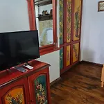 за гости The Old House 3* ヴェリングラード