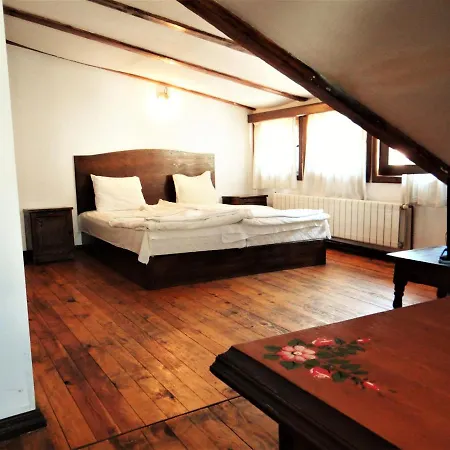 за гости The Old House 3*