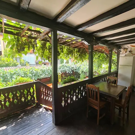 за гости The Old House Hotel 3*